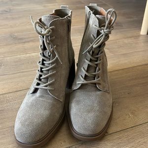 Luckys combat boots, unworn